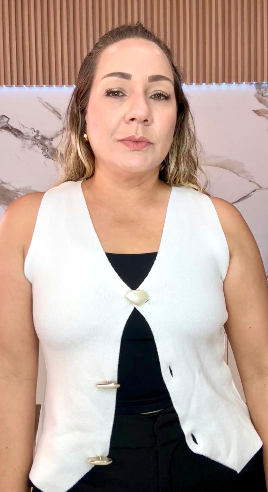 Anais Vest