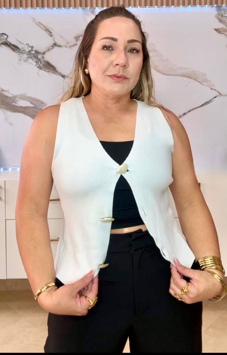 Anais Vest
