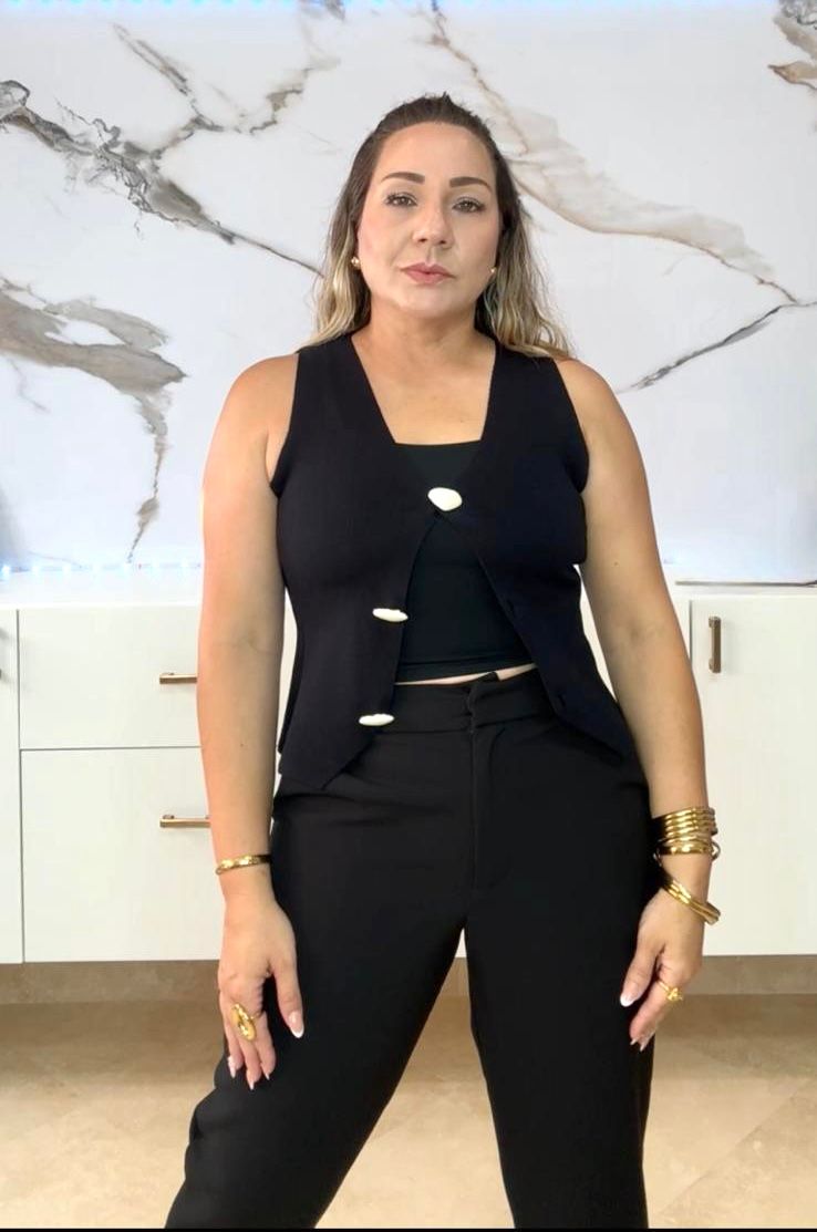 Anais Vest
